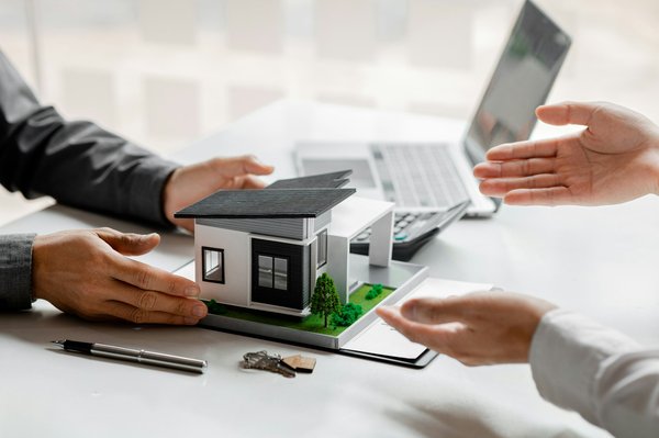 Acheter une deuxième maison et louer la première : guide essentiel